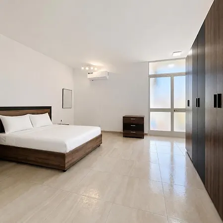Luxury Duplex House In Center Of Malta With Private Swimming Pool Σπίτι διακοπών *